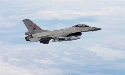 Tiêm kích F-16 của Na Uy tấn công nhầm tháp không lưu của "phe mình"