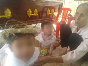 Vụ nổ mìn tại Đắk Lắk: Đau xót cảnh hai con thơ bên quan tài cha