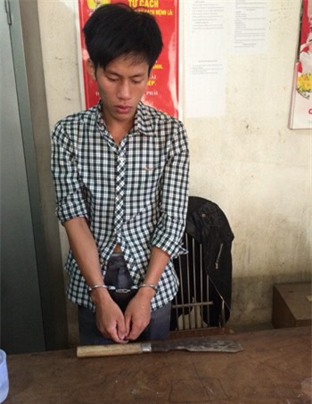 Bị trêu đặt gà lên cổ, gã trai vung dao chém chết người