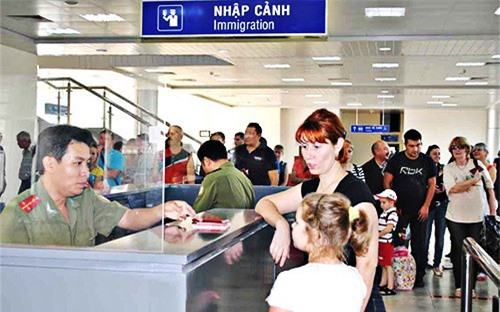 Khách Hồng Kông, Trung Quốc đến Việt Nam tăng vọt