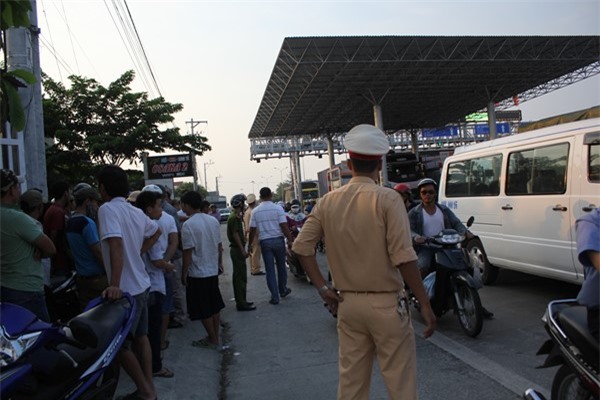 Quảng Nam: Người đàn ông gây rối, dọa đốt xăng ở trạm thu phí