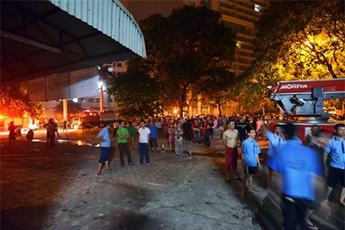 Cháy chung cư Linh Đàm, hàng trăm người tháo chạy giữa đêm