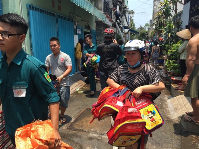 Lửa bùng phát cạnh trường mầm non, cô trò hoảng hốt tháo chạy