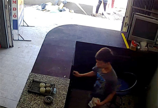 Tắt camera trong tiệm cầm đồ, trộm 60 triệu đồng rồi bỏ trốn