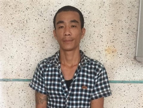 Mâu thuẫn nhỏ, nghịch tử dùng dao chém vào đầu bố ruột