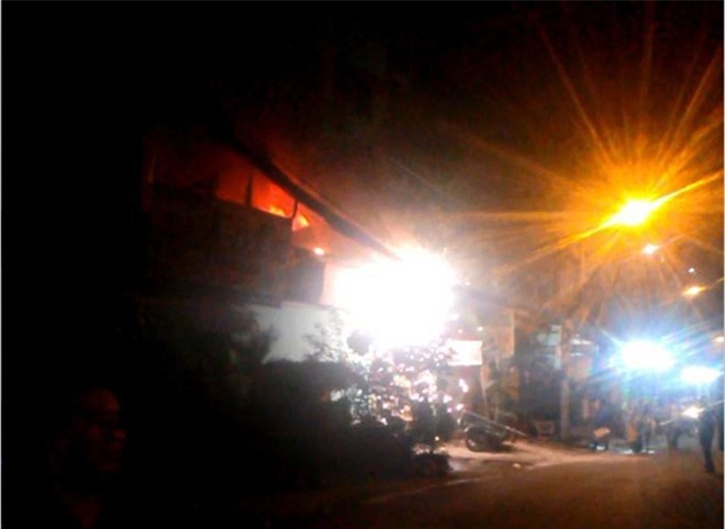 Cơ sở sản xuất nước đá cháy nổ như pháo hoa giữa Sài Gòn