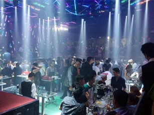 Cảnh sát ập vào quán bar, 300 dân chơi Sài Gòn tháo chạy