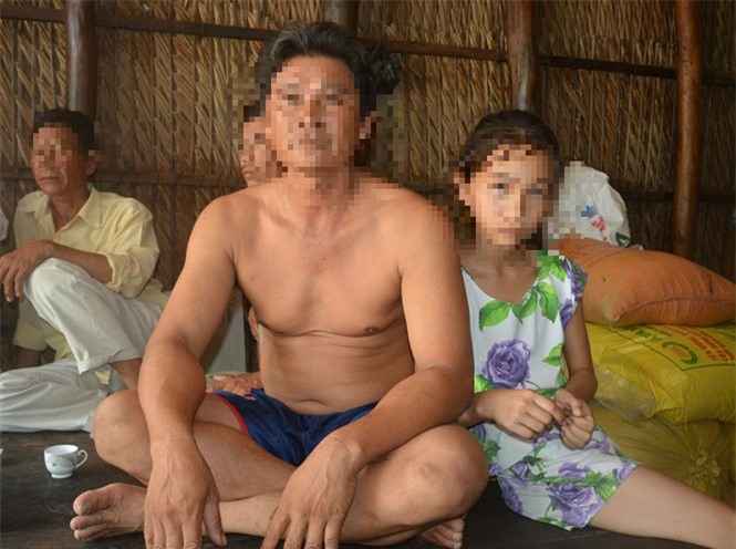 Hiêu trưởng tiểu học bị tố dâm ô, sàm sỡ học sinh nữ