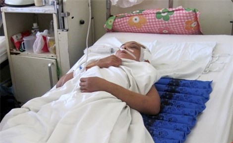 Chồng vũ phu nửa đêm đánh vợ chấn thương sọ não