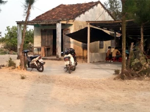 Đâm người khác nguy kịch vì dám "nhìn đểu"