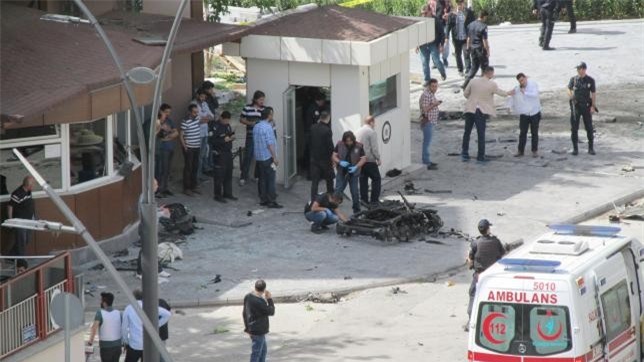 Đánh bom gần đồn cảnh sát Thổ Nhĩ Kỳ, hàng chục người thương vong