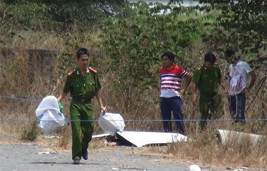 Đi chăn bò, tá hỏa phát hiện xác chết trong khu đất trống