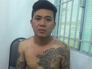 Giang hồ xăm trổ đòi tiền bảo kê quán cà phê bị bắt