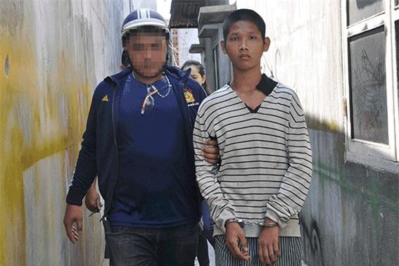 Mặc gia chủ phát hiện, vẫn liều lĩnh xách dao vào phòng cướp tiền