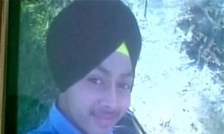 Ấn Độ: Nam thanh niên suýt chết khi selfie với súng