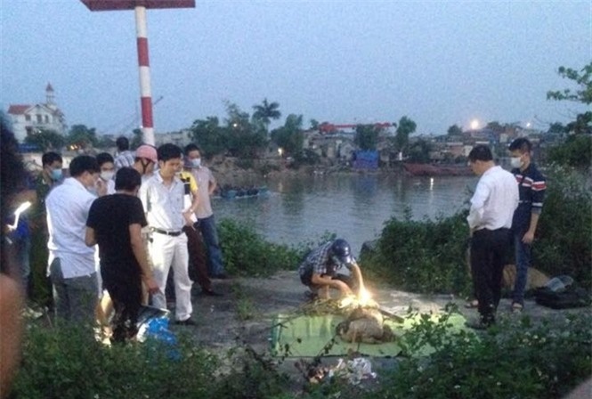 Bàng hoàng phát hiện xác người mất đầu, tay, chân trôi sông ở Nam Định