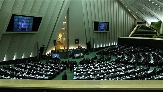 Iran: Quốc hội ủng hộ tăng cường khả năng sản xuất tên lửa