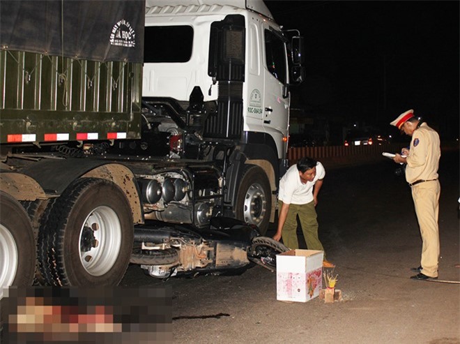 Tài xế bỏ trốn sau khi tông chết người chạy thể dục ra đầu thú