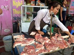 Trung Quốc gom mua, thịt lợn lên cơn "sốt giá"