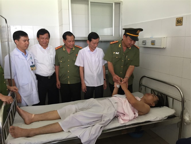 Chém Thượng úy công an nguy kịch rồi uống thuốc sâu tự tử