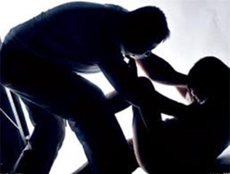 Dụ bé gái 12 tuổi dùng ma túy để lợi dụng làm "chuyện người lớn"