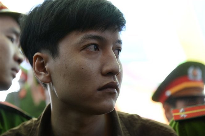 Sát thủ giết 6 mạng người ở Bình Phước khóc xin lỗi mẹ đồng phạm