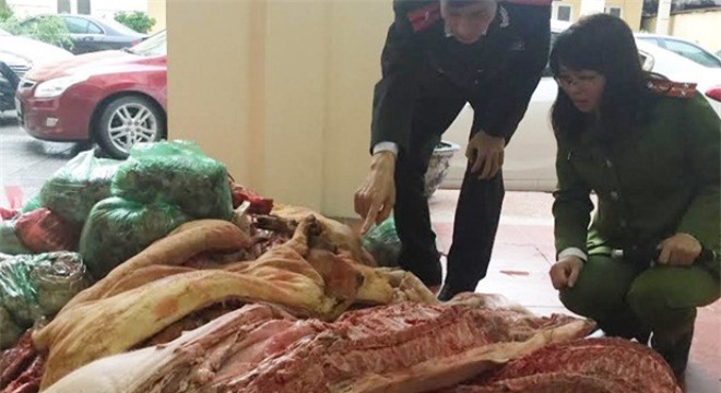 Hà Nội: Đình chỉ hộ kinh doanh thực phẩm bẩn tại chợ Phùng Khoang