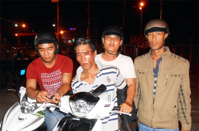 "Hiệp sĩ" Bình Dương tóm gọn tên trộm xe SH giữa đường