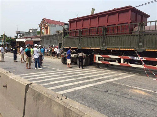 Thanh Hóa: Tai nạn liên hoàn, một người chết thảm