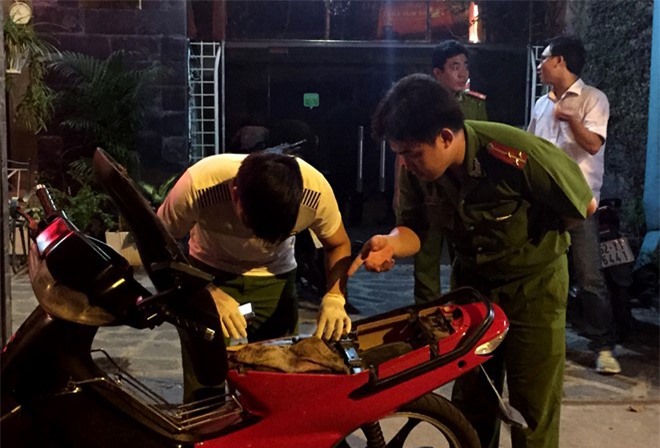 Cô gái mở cốp xe lấy dao đâm chết nam thanh niên