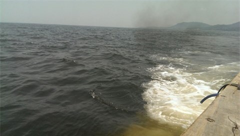 Hà Tĩnh: Xuất hiện vệt nước màu đỏ bất thường trên biển Kỳ Xuân