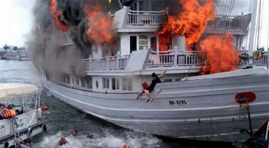 Du thuyền của công ty có tàu bị cháy phải ngừng hoạt động