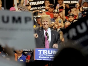 Cử tri Mỹ bầu ông Trump vì "không thích" Hillary Clinton