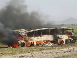 Afghanistan: Xe buýt đâm xe bồn chở dầu, hơn 100 người thương vong
