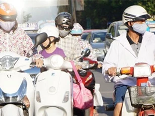 Nắng nóng bao trùm cả nước, có nơi trên 37 độ