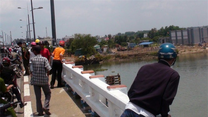 Thanh niên nhắn tin báo trước cho người thân rồi nhảy cầu tự tử