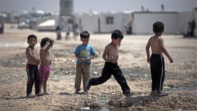 Buột miệng chửi thề, bé trai 7 tuổi bị IS bắn chết ngay trước mặt bố mẹ