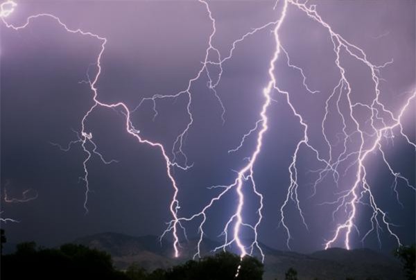 Thanh Hóa: Đi làm về, người đàn ông bị sét đánh tử vong