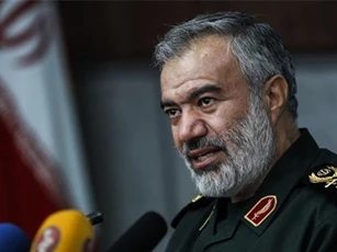 Iran cảnh báo sẽ đánh chìm các chiến hạm Mỹ