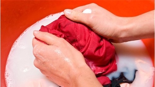 Kinh hoàng vợ tẩm độc vào quần lót để hạ sát chồng