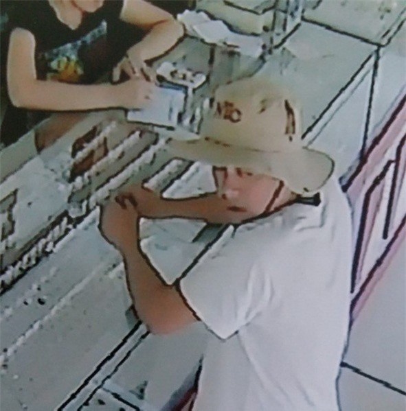 Vĩnh Long: Táo tợn đánh tráo hơn 6.000 USD ở tiệm vàng