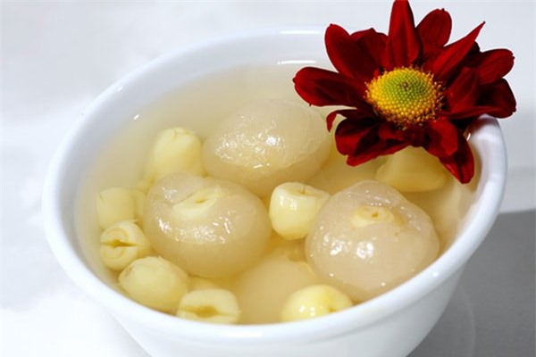 Cách làm chè hạt sen long nhãn cực ngon trong mùa nóng