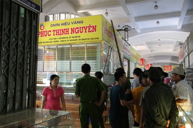 Trộm đột nhập tiệm vàng lấy mất tài sản trị giá gần nửa tỷ đồng