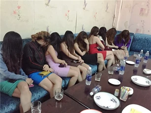 Bắt hàng chục cô gái đang phê ma túy trong khách sạn