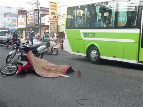 Đồng Nai: Học sinh hoảng sợ la hét vì xe đưa đón tông chết cụ ông