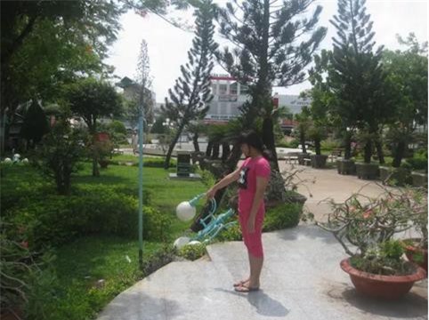 Bé trai 10 tuổi bị điện giật tử vong khi chơi trong công viên