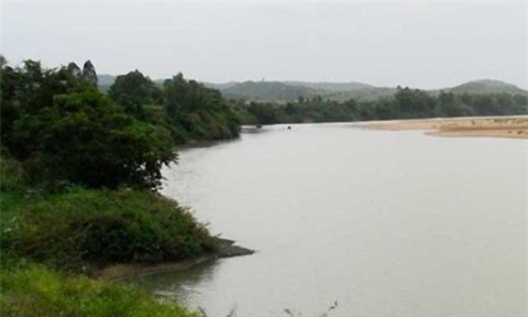 Cưa bom lấy thuốc nổ đánh cá, 3 thanh thiếu niên "banh xác"