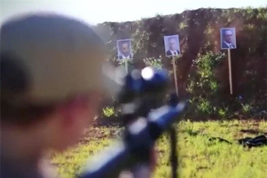 IS huấn luyện các chiến binh nhí tập bắn các nguyên thủ quốc gia