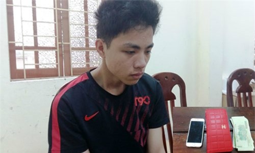 Nam sinh viên đạp phụ nữ mang thai xuống ruộng để cướp của