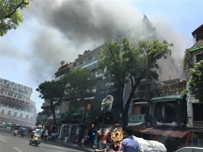 Cận cảnh hiện trường vụ cháy gần Hàm Cá mập